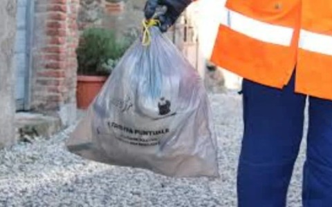 Ultimi giorni per ritirare i nuovi sacchi grigi ad Arconate