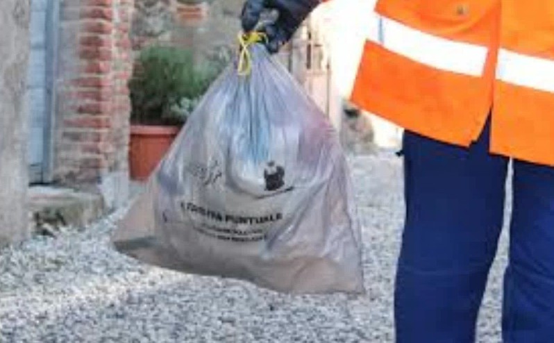 Ultimi giorni per ritirare i nuovi sacchi grigi ad Arconate