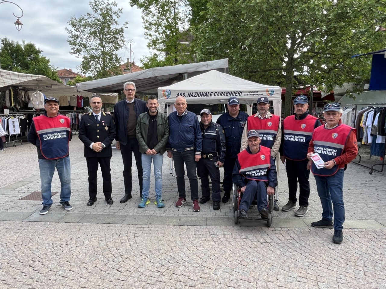 Carabinieri in prima linea al mercato per prevenire truffe