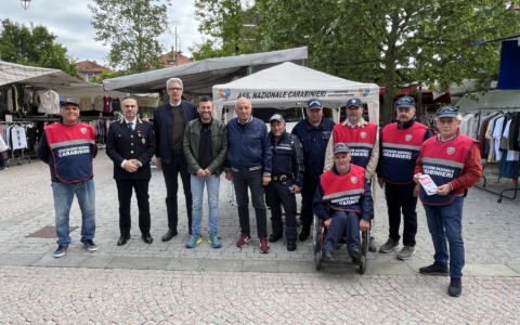Carabinieri in prima linea al mercato per prevenire truffe