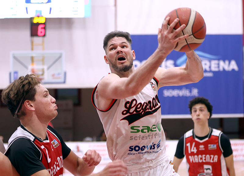 I Knights conquistano una vittoria sofferta contro Piacenza