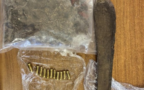 Intervento della Polizia Locale a Robecchetto: sequestrati droga e armi