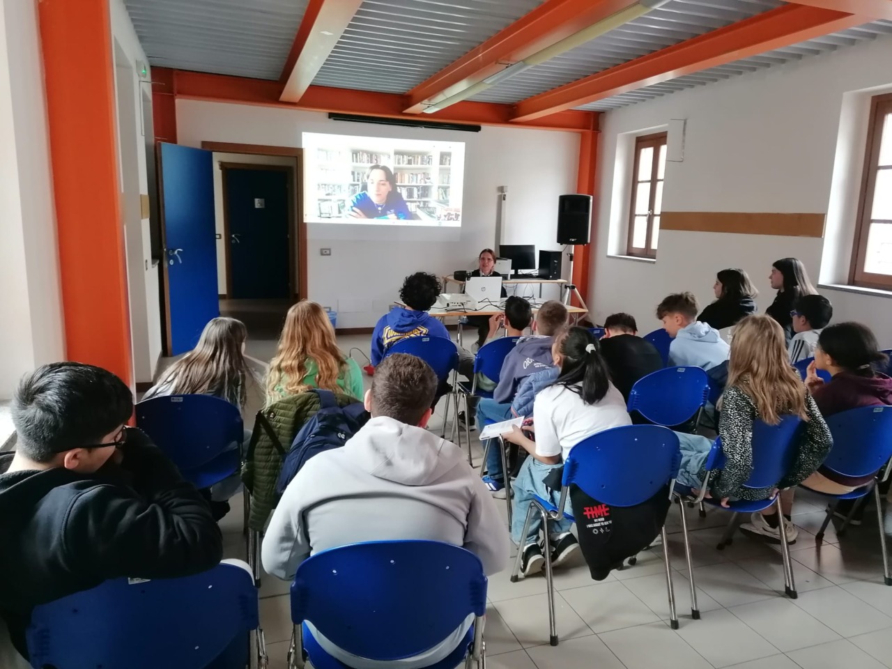 Studenti in festa al «Silent reading party»
