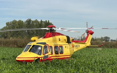 Un pescatore colto da malore cade in acqua: salvato dall’amico e trasportato in ospedale in gravi condizioni