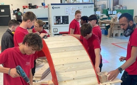 ASLAM firma la scenografia del TEDx Legnano con un ponte in legno