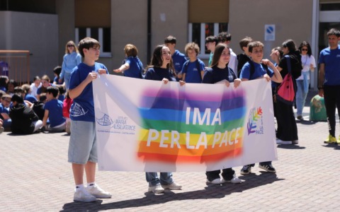Gli studenti dell’Ima realizzano il “nuovo paradiso” della pace ispirati a Pistoletto