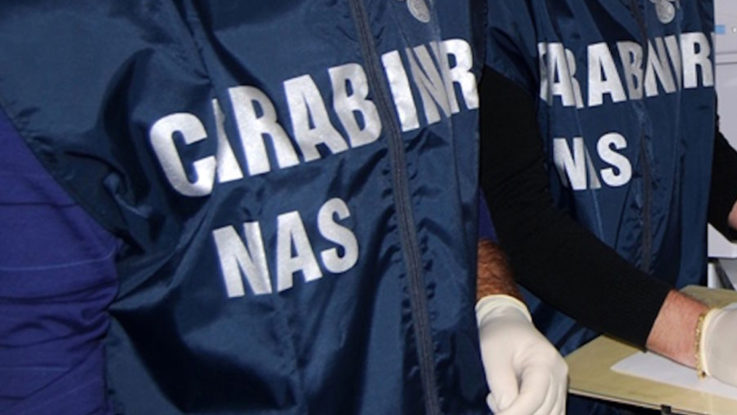 Carenze igienico-sanitarie: chiuso un bar e multe per un altro