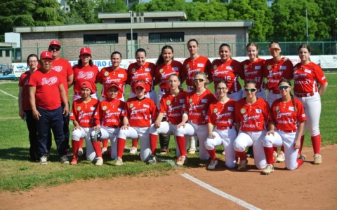 Legnano softball pareggia a Parma: playoff in bilico