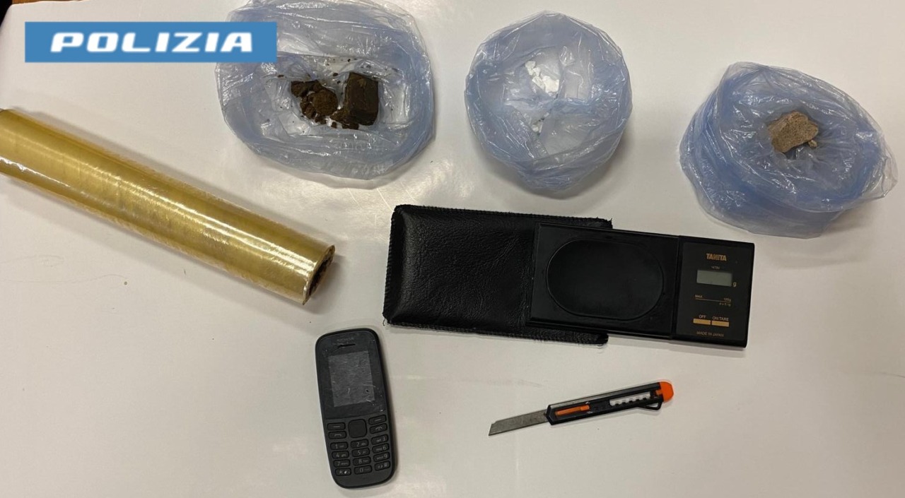 Operazione nei boschi: smantellato il “market boschivo” della droga