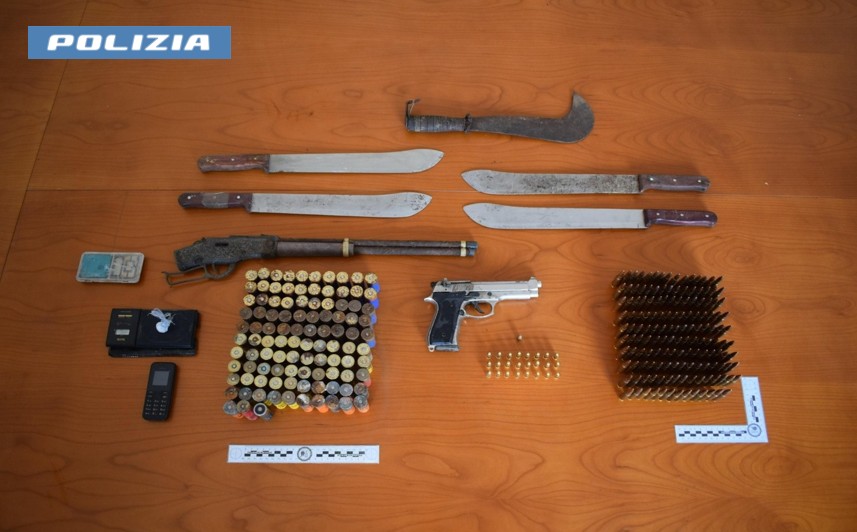 Scoperta di droga e armi nei boschi tra Legnano, Marnate e Castellanza