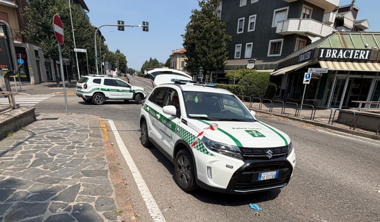 Un 39enne colto da malore alla guida si schianta contro un albero