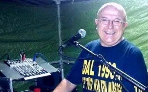 Addio a TinoMusic, il cantante che animava le serate