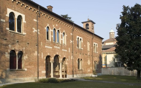 Corte di Palazzo Leone da Perego: un nuovo inizio per eventi e commercio