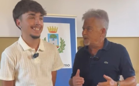 Gabriele Savati premiato per aver salvato un giovane dall’annegamento