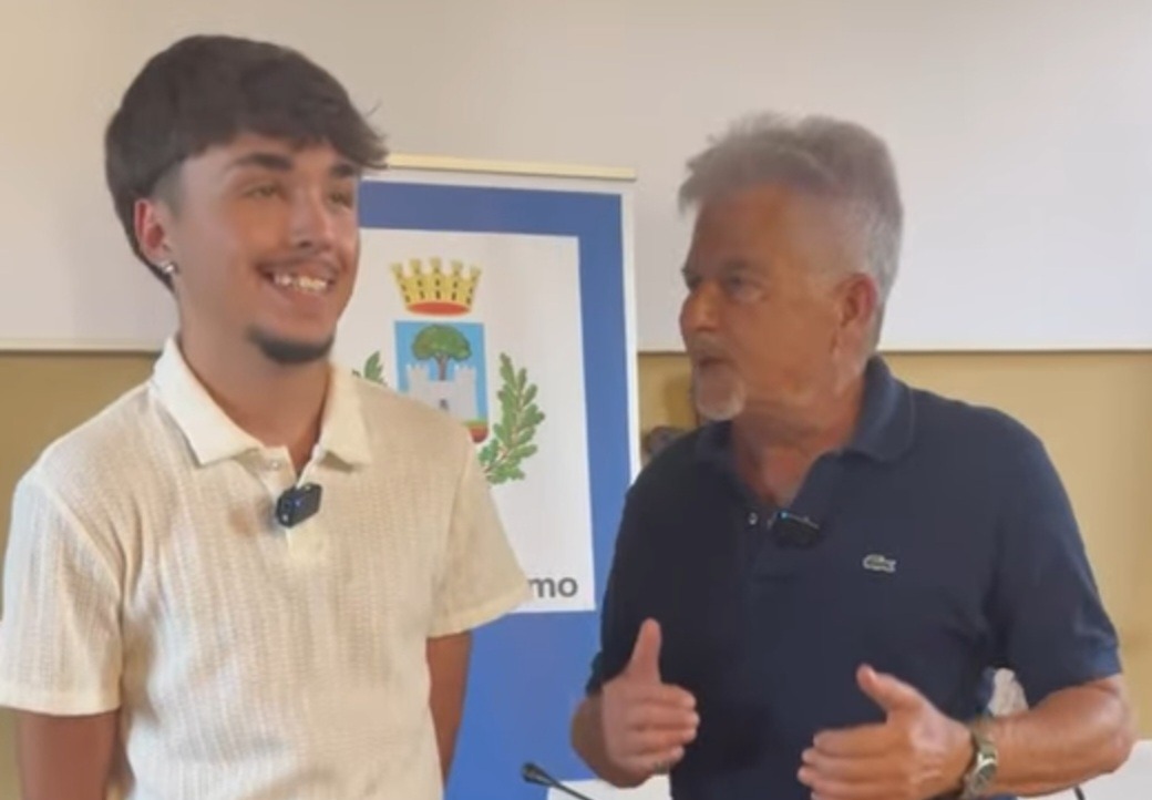 Gabriele Savati premiato per aver salvato un giovane dall’annegamento