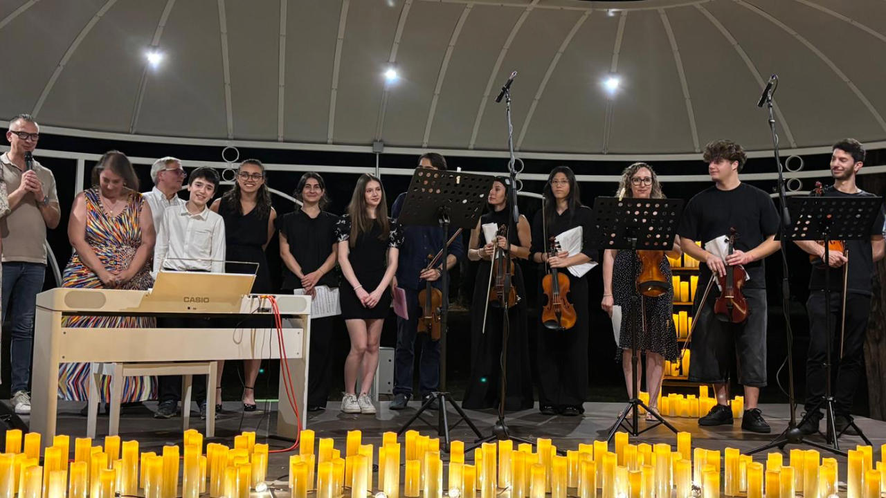 Il debutto di “Musica a lume di candela” incanta il pubblico