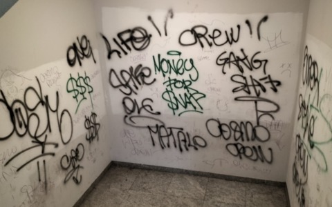 Il parcheggio sotterraneo di via Della Croce versa in condizioni critiche