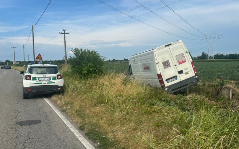 Incidente tra moto e furgone: centauro trasportato in ospedale
