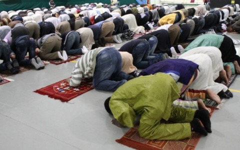 Moschea, l’avvocato degli islamici: “Hanno diritto a uno spazio”