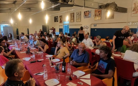 Oltre 80 partecipanti al Pertini per la lotta degli ex lavoratori Gkn