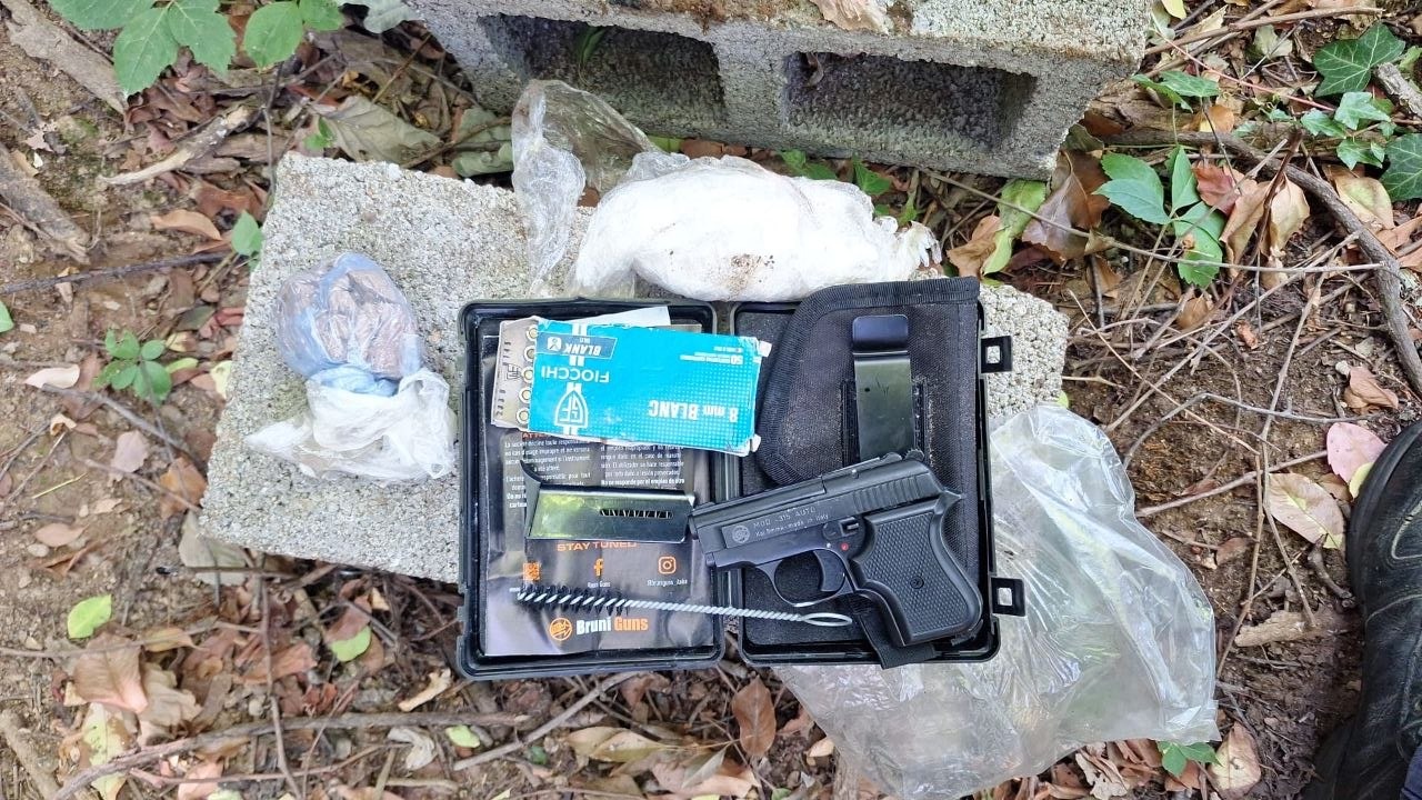 Operazione contro lo spaccio di droga: sequestrati armi e sostanze stupefacenti