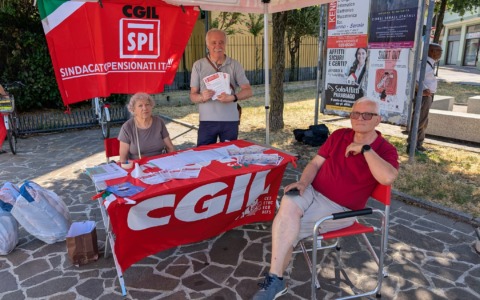 Raccolta firme dello Spi-Cgil su sanità e diritti negli appalti