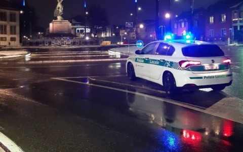 Ritirati tre documenti di guida e sequestrate due auto a Legnano