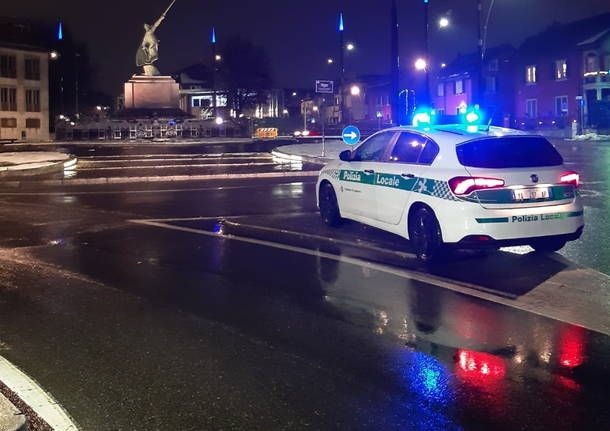Ritirati tre documenti di guida e sequestrate due auto a Legnano