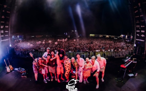 Tony Pitony conquista il “Rugby Sound 2026” con una performance coinvolgente