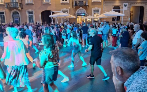 Torna “Tutti in pista” con ballo liscio e latino-americano in piazza Europa