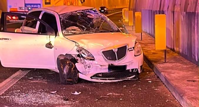 Tre giovani feriti in un incidente stradale